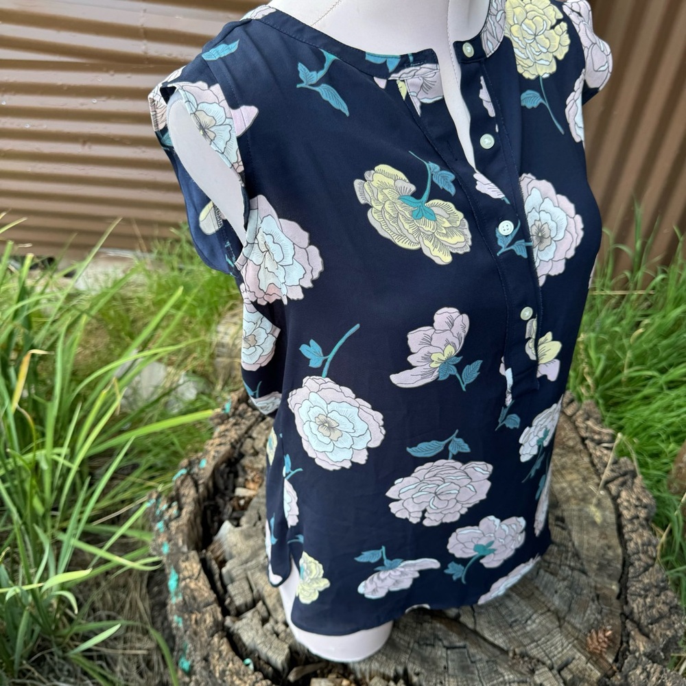 💙 Loft Floral Top 💙